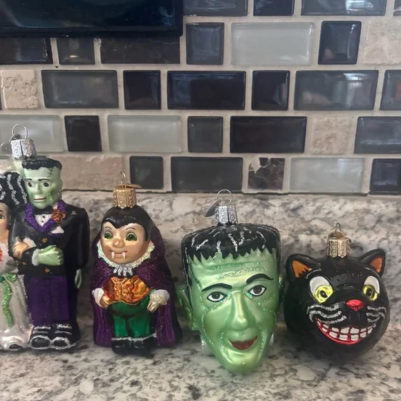 Lot of 30 Halloween ornaments. - Picture 8 of 16